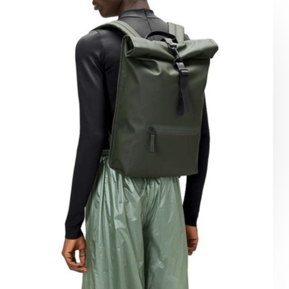 RAINS Rolltop Rucksack Olive Green Waterproof Laptop Travel Bag Backpack NWT - Picture 2 of 3